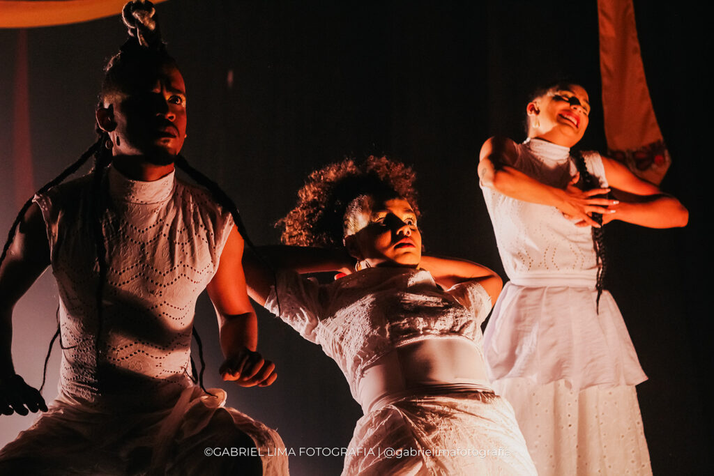 Espetáculo Akoko Lati Wa Ni – Tempo de Ser