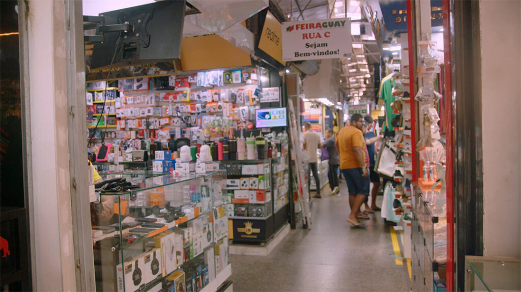 Frame do filme "Feiraguay", de Francisco Gabriel Rêgo 