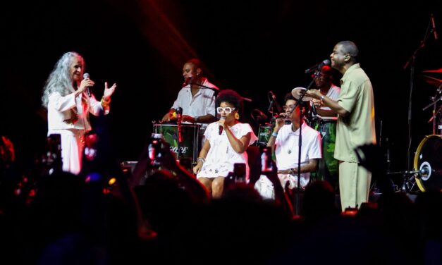Maryzélia e Maria Bethânia sobem ao mesmo palco no Rio de Janeiro