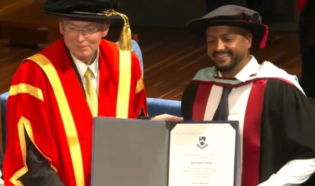 De Feira de Santana para o mundo: Ex-flanelinha recebe título de PHD em uma das melhores universidades do mundo na Austrália