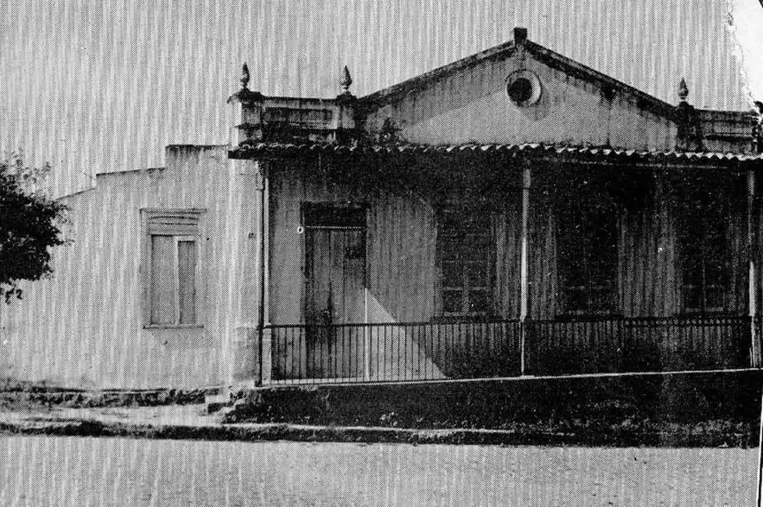 Foto antiga de um casarão, onde residiu Dona Pomba
